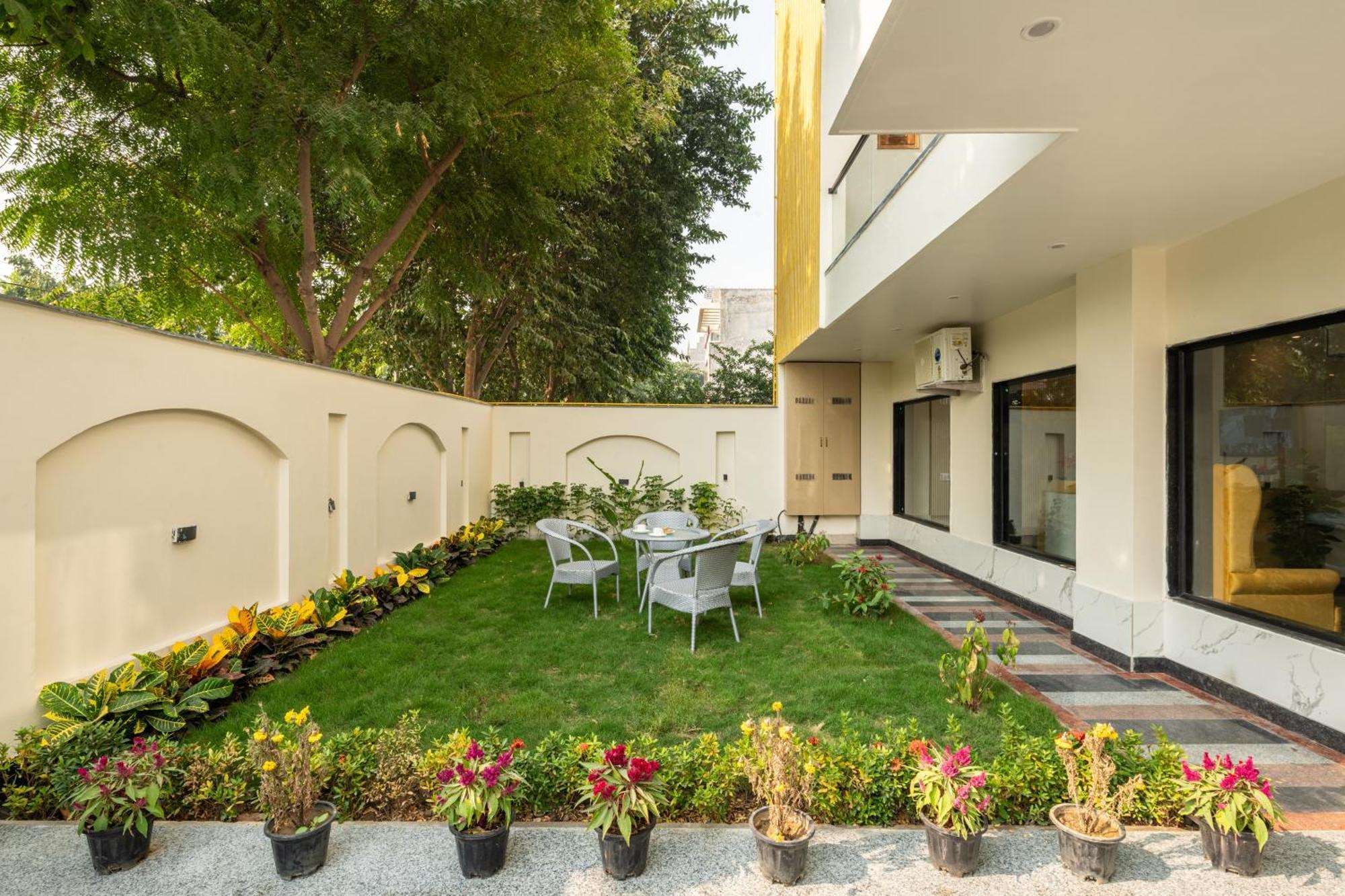 Lime Tree Hotel & One Bhk Serviced Apartment Noida - Sector 50 Metro Buitenkant foto