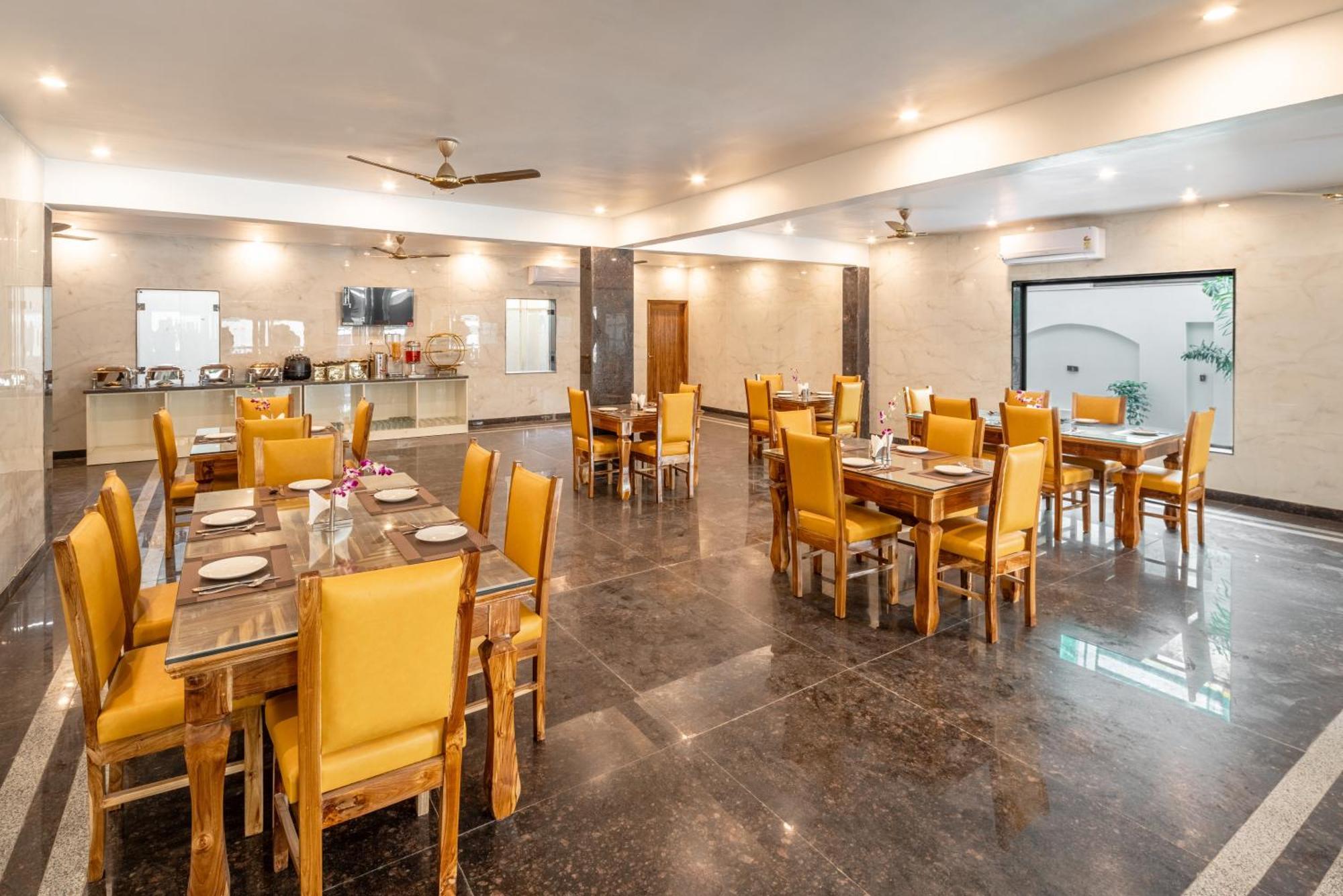 Lime Tree Hotel & One Bhk Serviced Apartment Noida - Sector 50 Metro Buitenkant foto