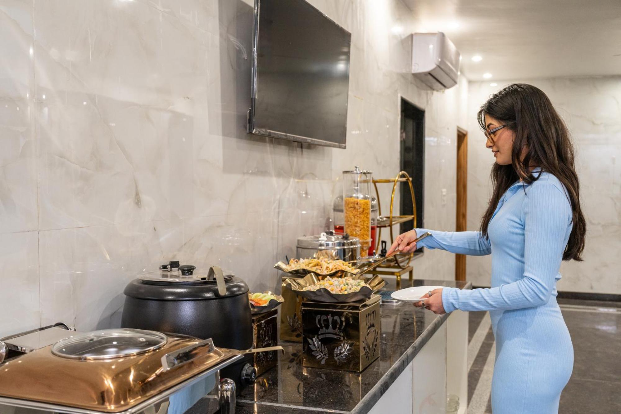 Lime Tree Hotel & One Bhk Serviced Apartment Noida - Sector 50 Metro Buitenkant foto