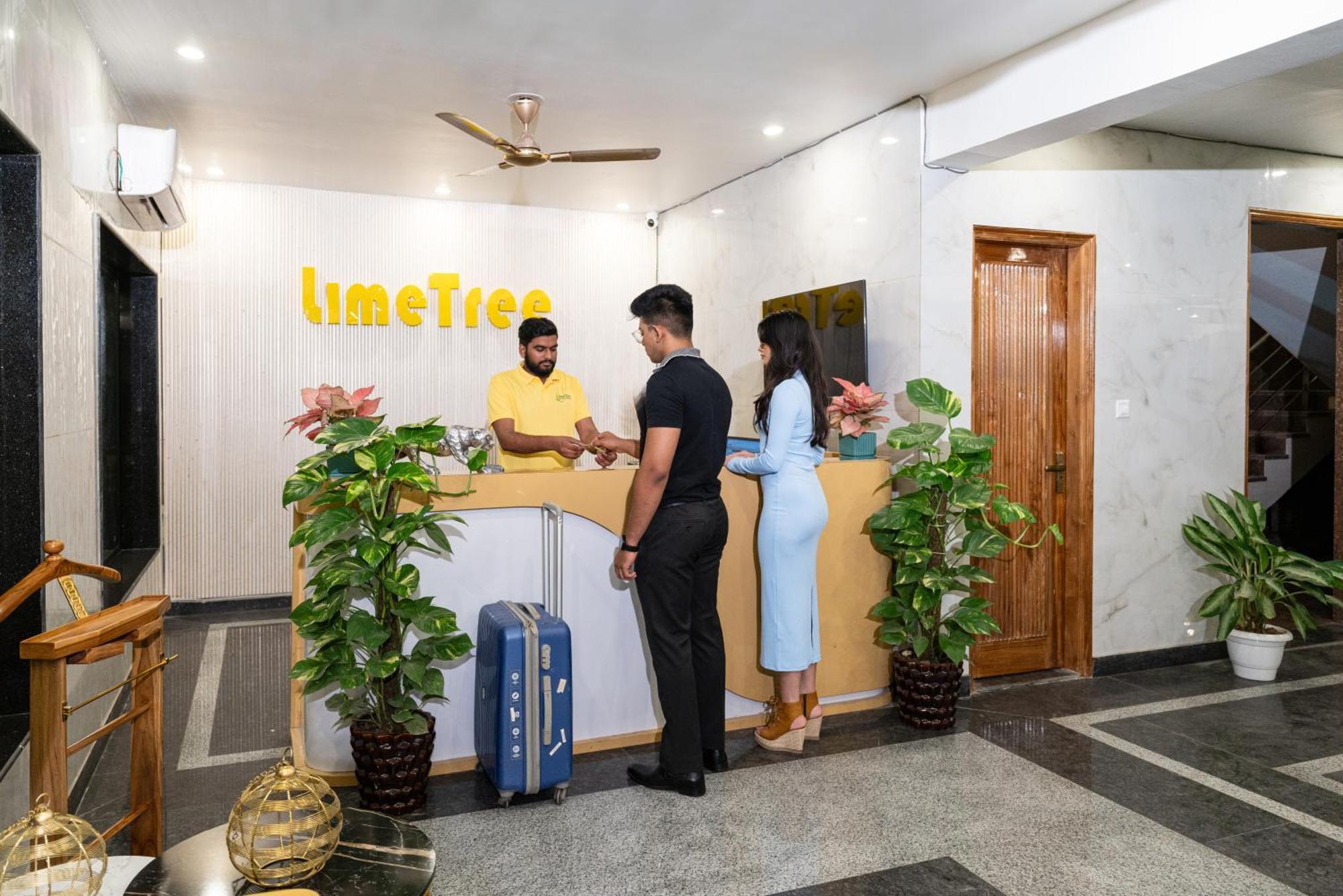 Lime Tree Hotel & One Bhk Serviced Apartment Noida - Sector 50 Metro Buitenkant foto