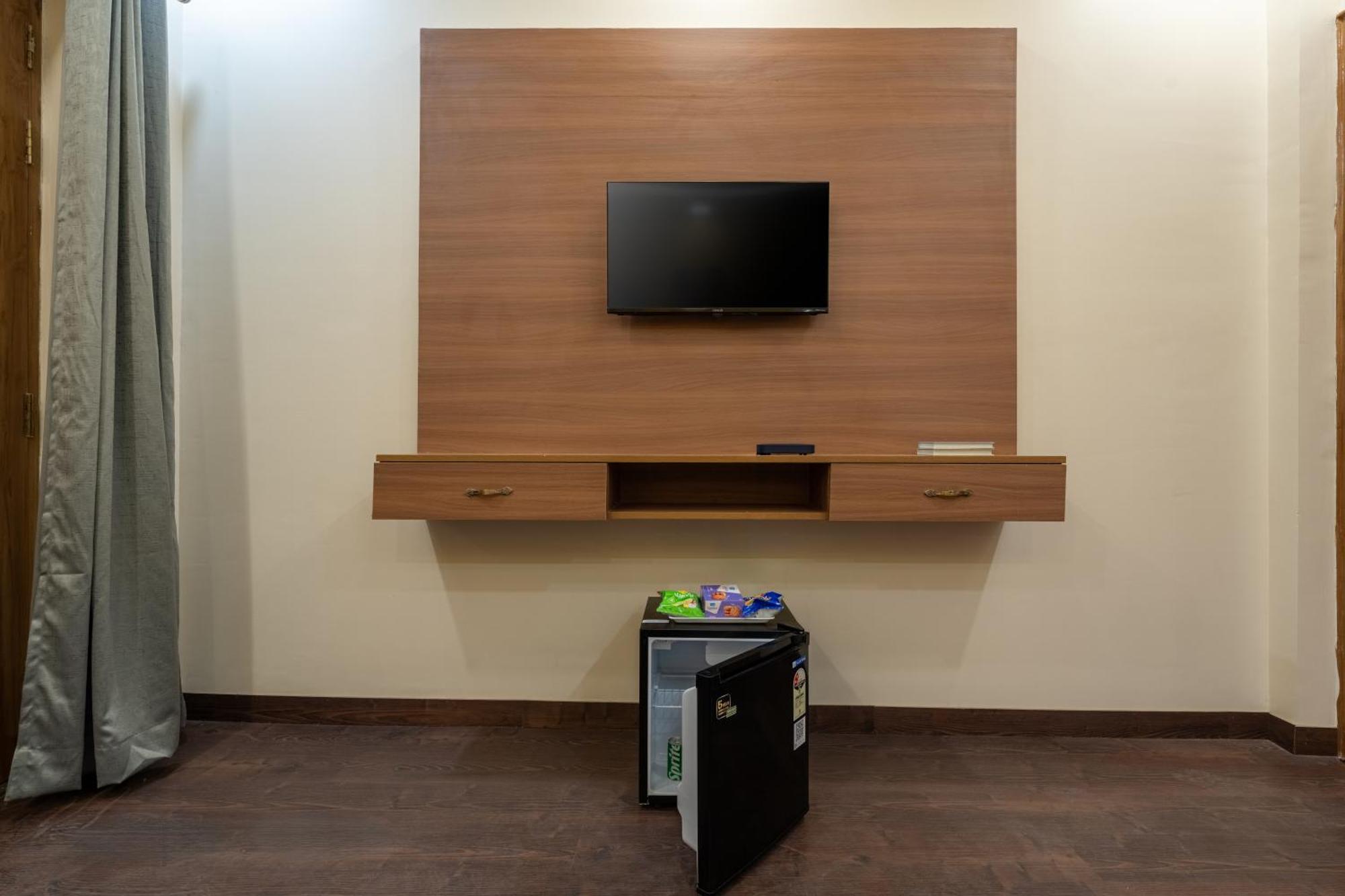 Lime Tree Hotel & One Bhk Serviced Apartment Noida - Sector 50 Metro Buitenkant foto