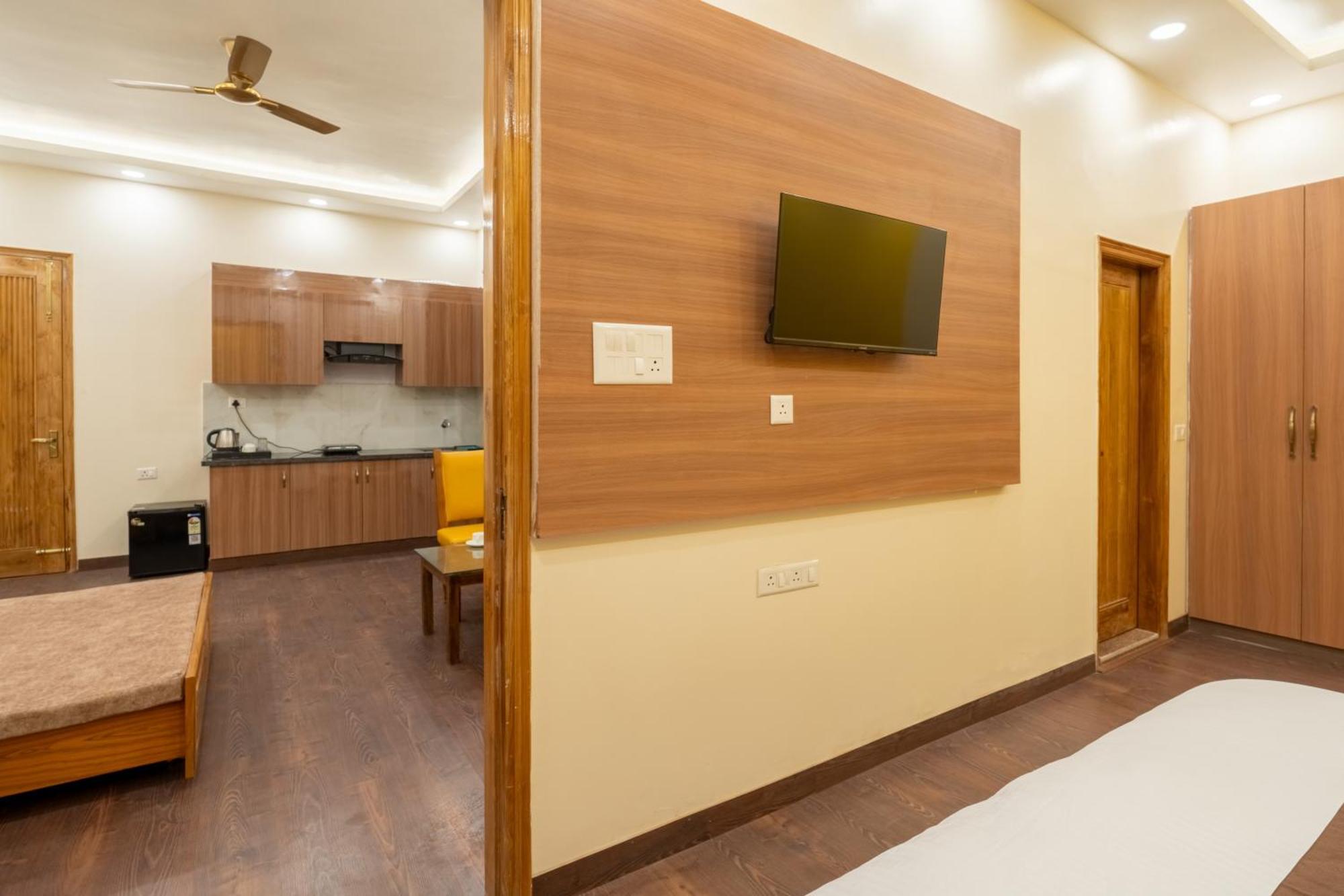 Lime Tree Hotel & One Bhk Serviced Apartment Noida - Sector 50 Metro Buitenkant foto
