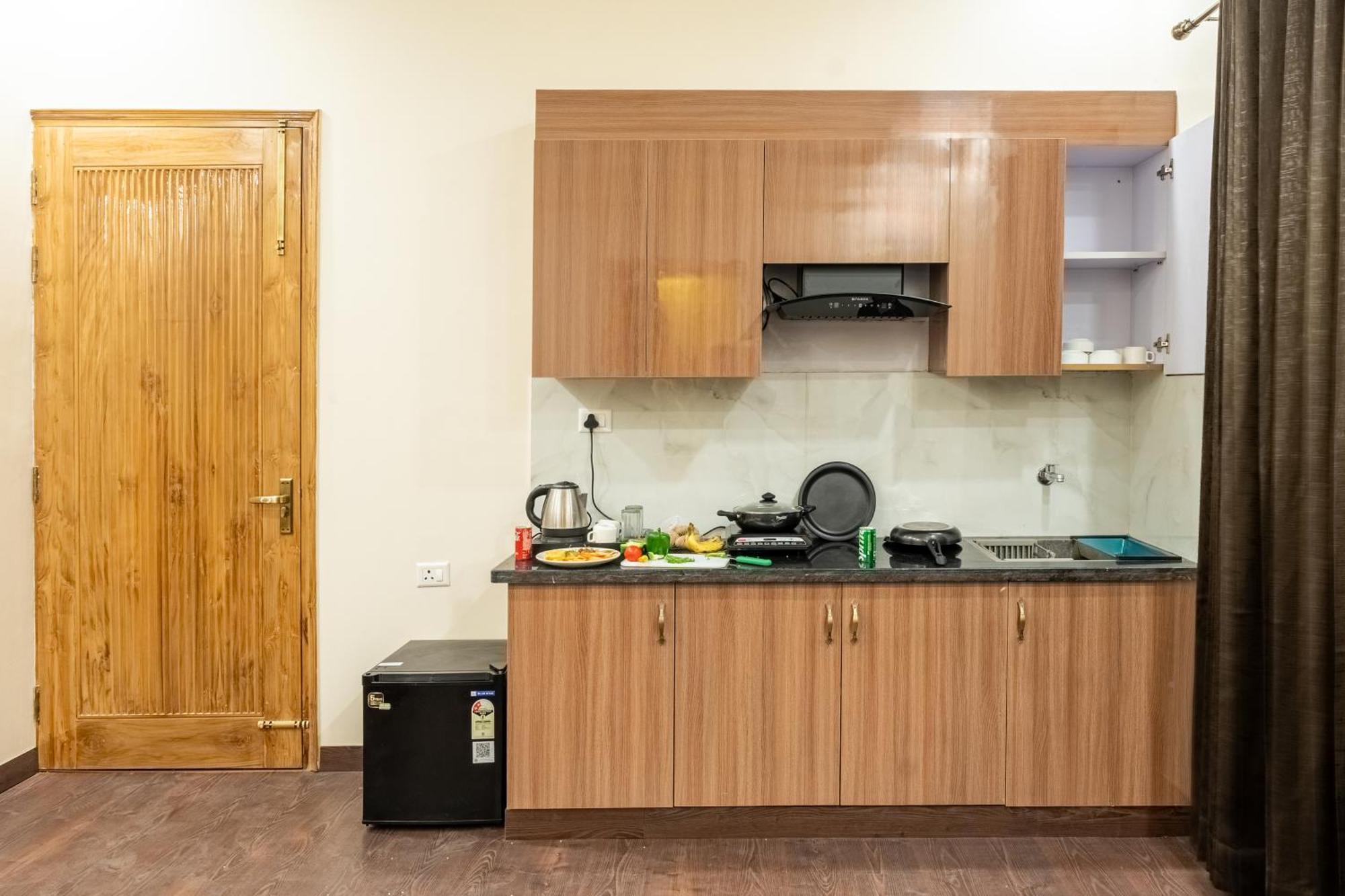 Lime Tree Hotel & One Bhk Serviced Apartment Noida - Sector 50 Metro Buitenkant foto