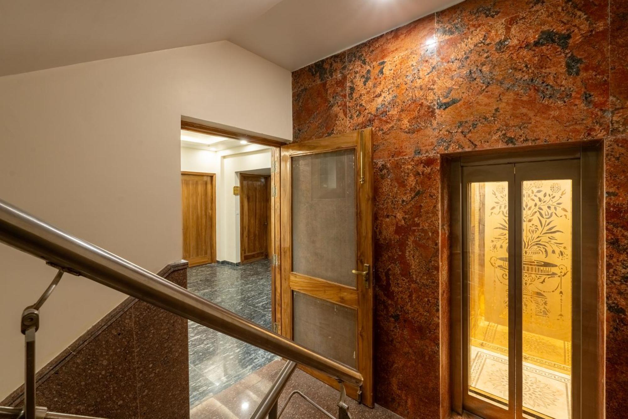 Lime Tree Hotel & One Bhk Serviced Apartment Noida - Sector 50 Metro Buitenkant foto
